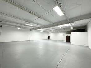 2700 S Main St, Santa Ana, CA for lease Interior Photo- Image 1 of 2
