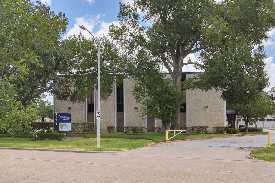 2122 E Governors Cir, Houston, TX for sale - Building Photo - Image 3 of 14