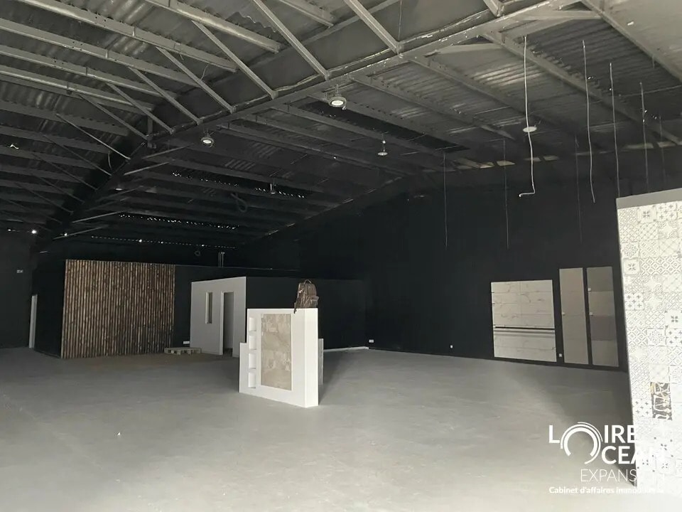 Retail in Angers for lease Interior Photo- Image 1 of 8