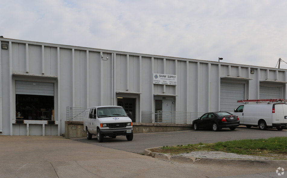 1050-1090 E 16th St, Kansas City, MO for lease - Building Photo - Image 3 of 5