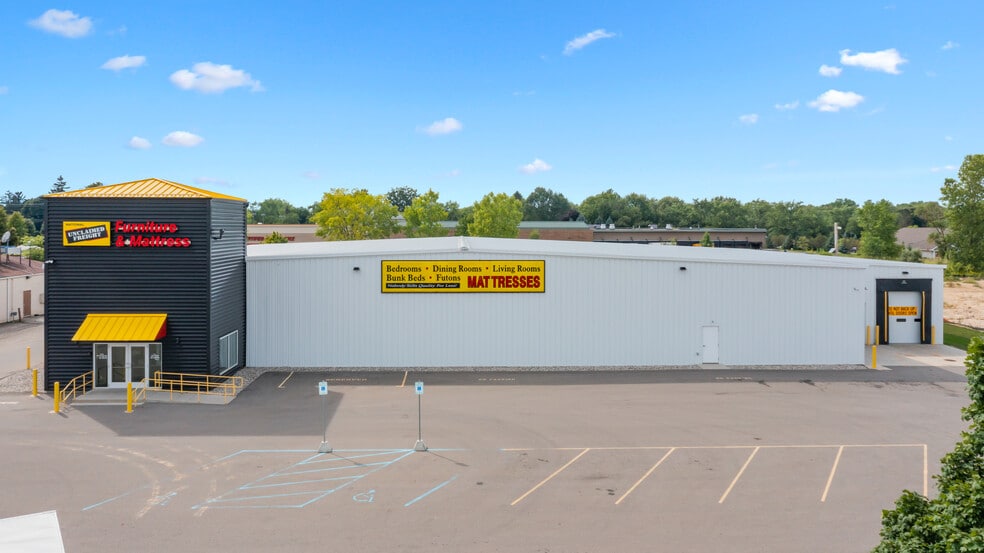 8520 W Saginaw Hwy, Lansing, MI for sale - Building Photo - Image 2 of 11