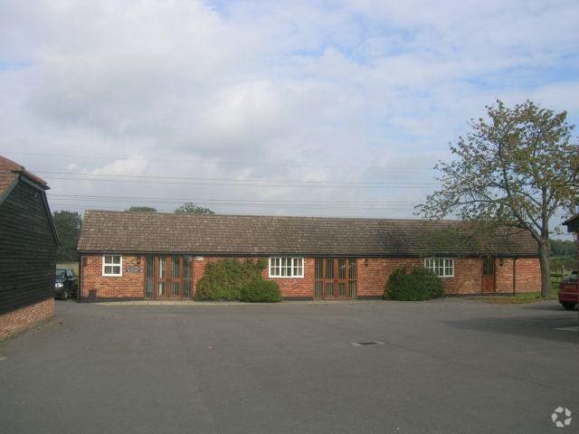 The Coach House & The Shires, Woods Farm, Wokingham for lease - Building Photo - Image 1 of 3