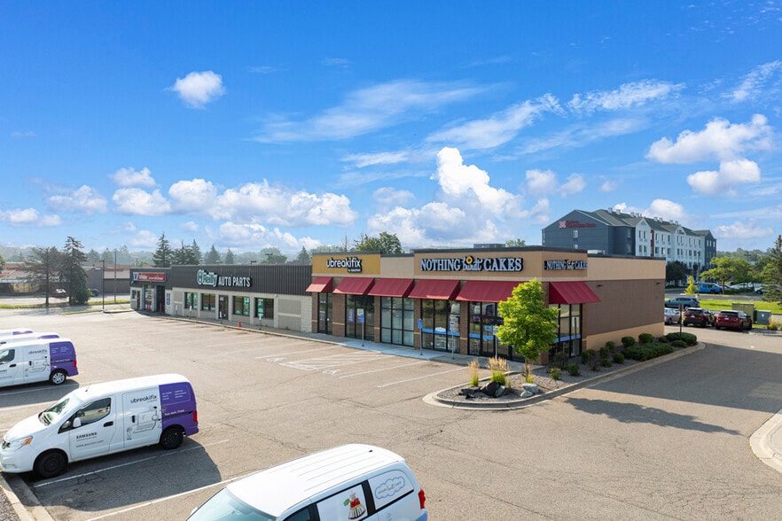 1992-2000 Rahncliff Ct, Eagan, MN for sale - Building Photo - Image 1 of 7