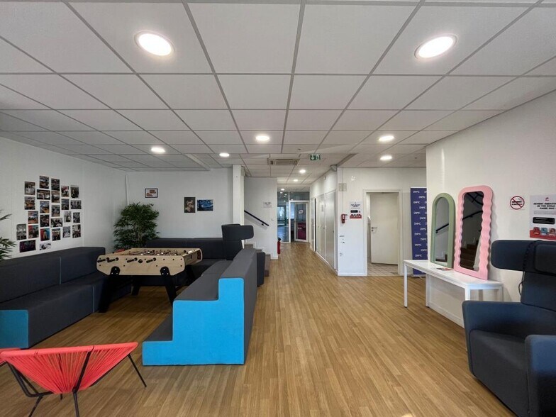 213 Rue De Gerland, Lyon for lease - Interior Photo - Image 2 of 10