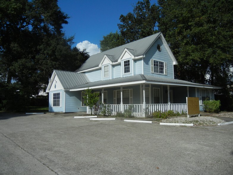 908 W Lewis St, Conroe, TX for sale - Primary Photo - Image 1 of 1