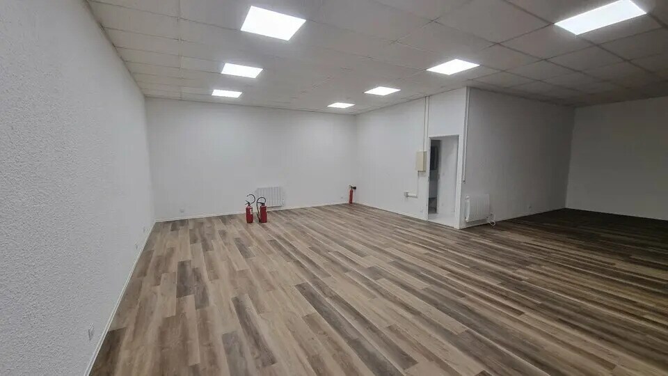 22 Bis Rue Des Malines, Lisses for lease - Interior Photo - Image 2 of 17