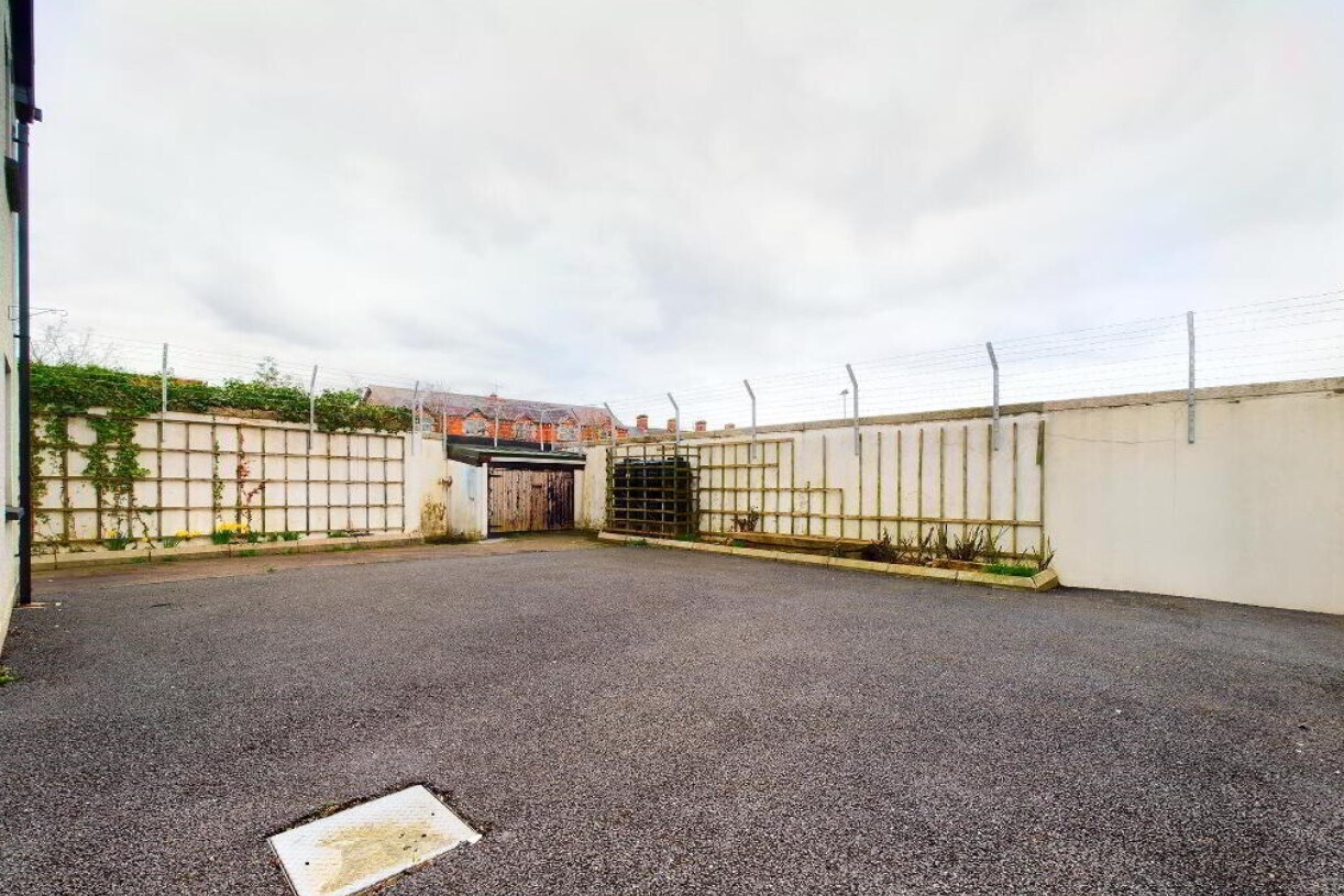 8 Savages Ter, Newry, CDN BT35 6AT | LoopNet