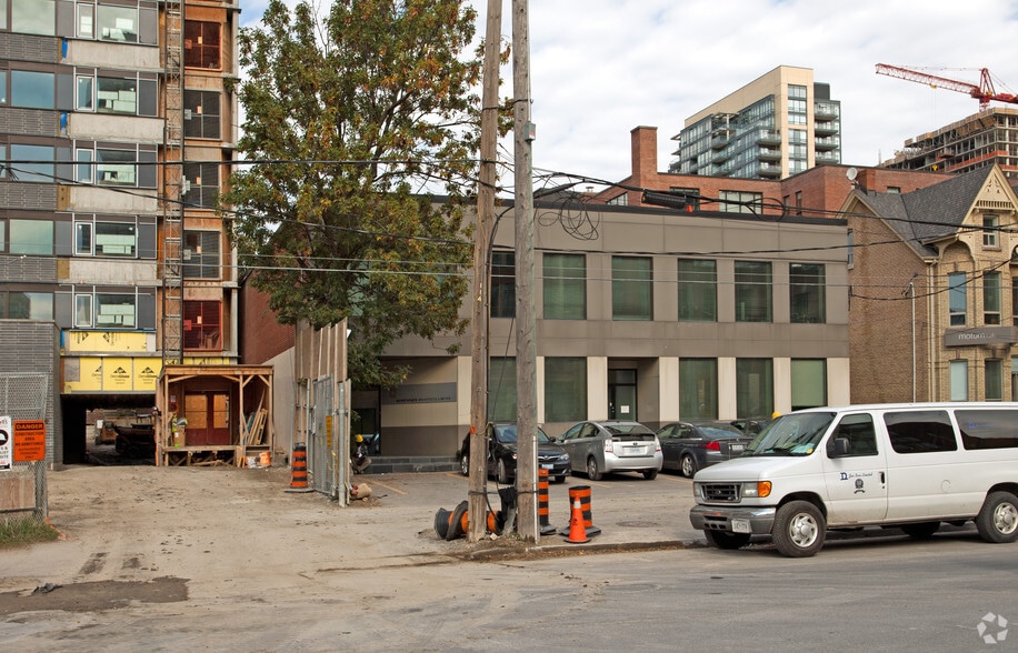 380 Wellington St W, Toronto, ON for lease - Building Photo - Image 2 of 2