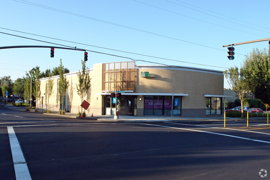 3636 NE Broadway St, Portland, OR for sale - Building Photo - Image 1 of 2