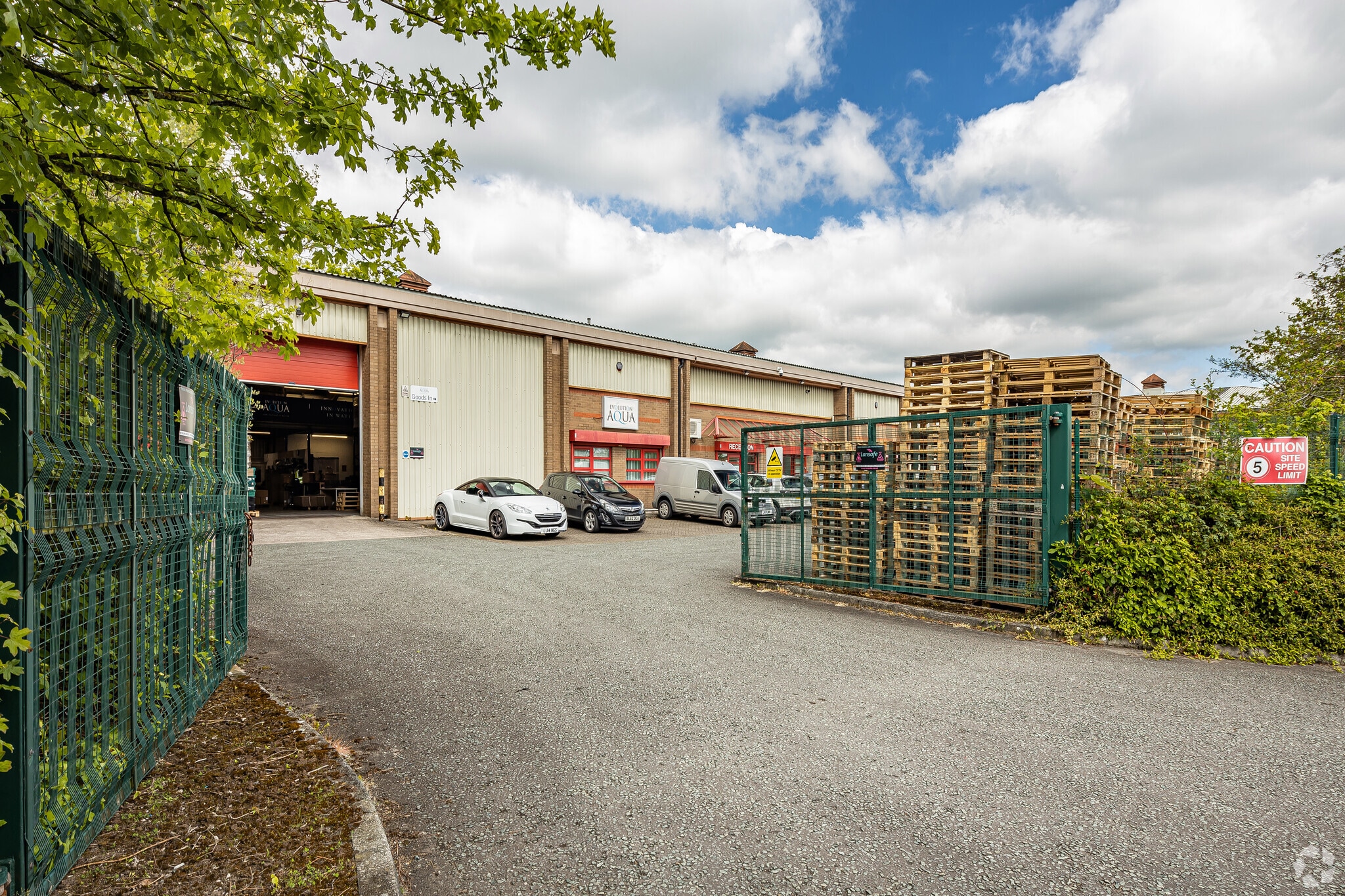 4 Fourmarts Rd, Wigan for lease Primary Photo- Image 1 of 3
