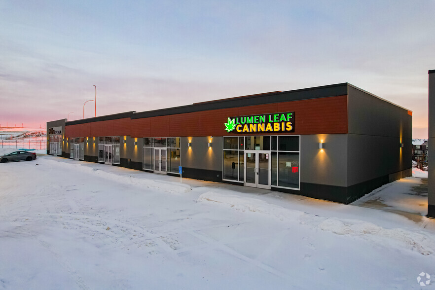 318-1 Nolanridge Cres NW, Calgary, AB for sale - Primary Photo - Image 1 of 1