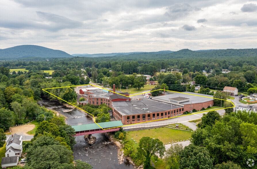 2 S Winchester St, Swanzey, NH 03446