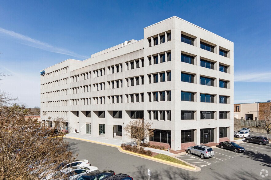 2751 Prosperity Ave, Merrifield, VA 22031