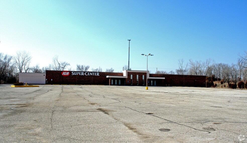 1218 N Jesse James Rd, Excelsior Springs, MO for sale - Primary Photo - Image 1 of 1