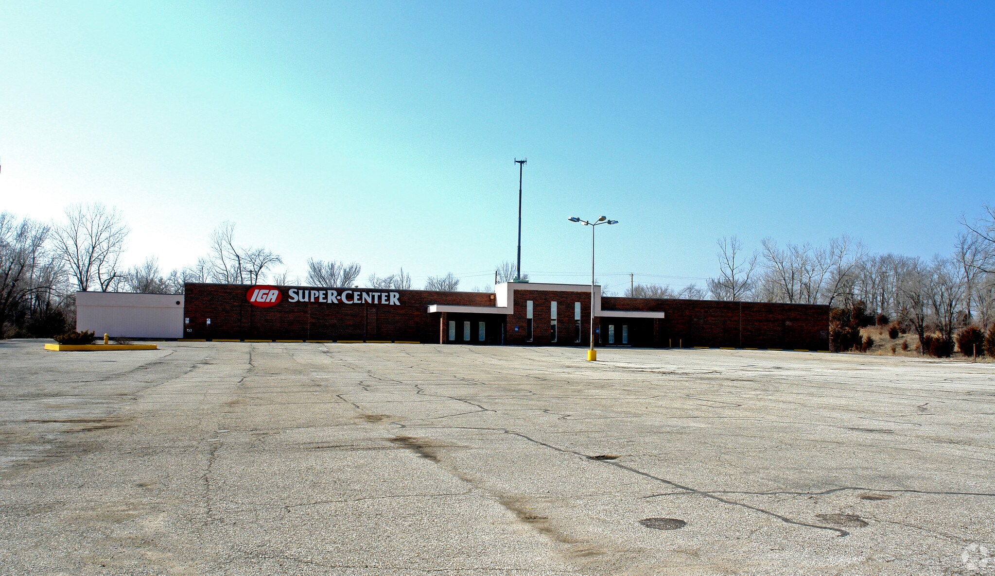1218 N Jesse James Rd, Excelsior Springs, MO for sale Primary Photo- Image 1 of 1