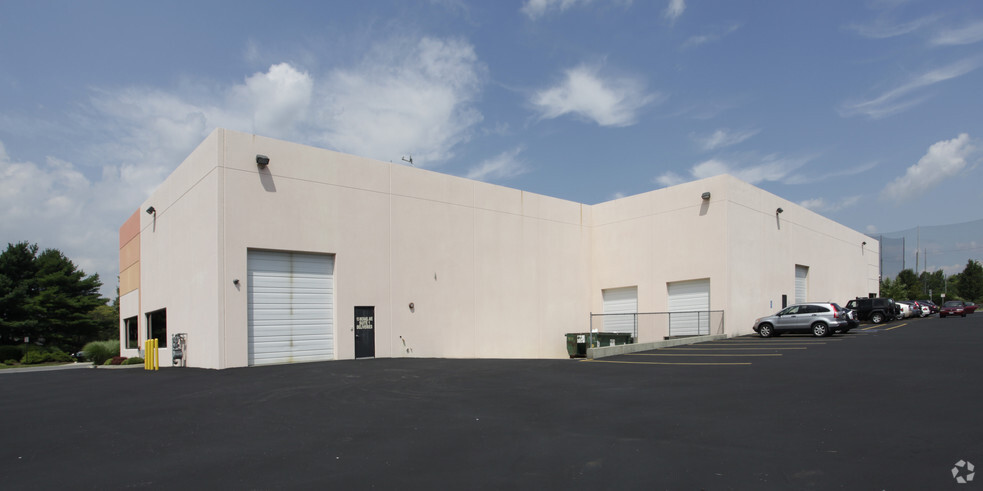 15 Michael Ave, Farmingdale, NY for lease - Building Photo - Image 2 of 9