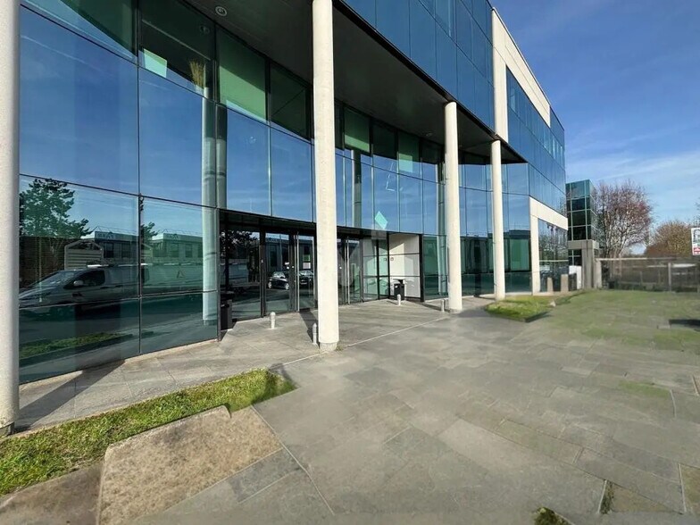 Office in Villebon-sur-Yvette for lease - Building Photo - Image 2 of 14