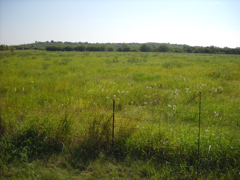 Lovers Ln, Krum, TX for sale - Building Photo - Image 1 of 1
