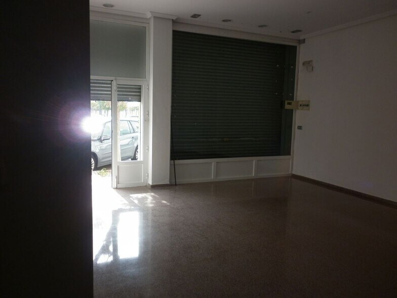 Retail in Cristina for sale - Building Photo - Image 2 of 6