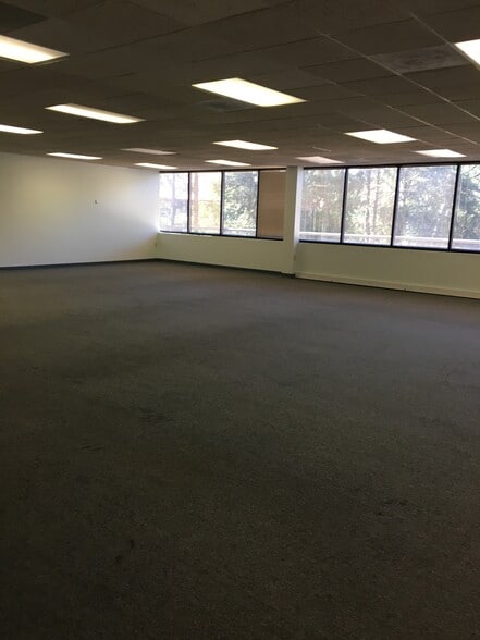 5151 Brook Hollow Pky, Norcross, GA for lease - Interior Photo - Image 2 of 7