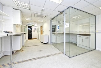 64 Rochester Pl, London for lease Interior Photo- Image 1 of 2