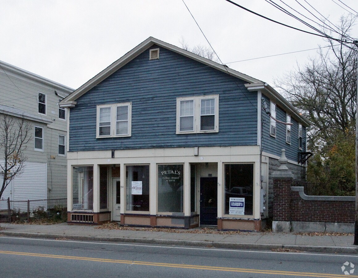 352 Main St, Warren, RI 02885