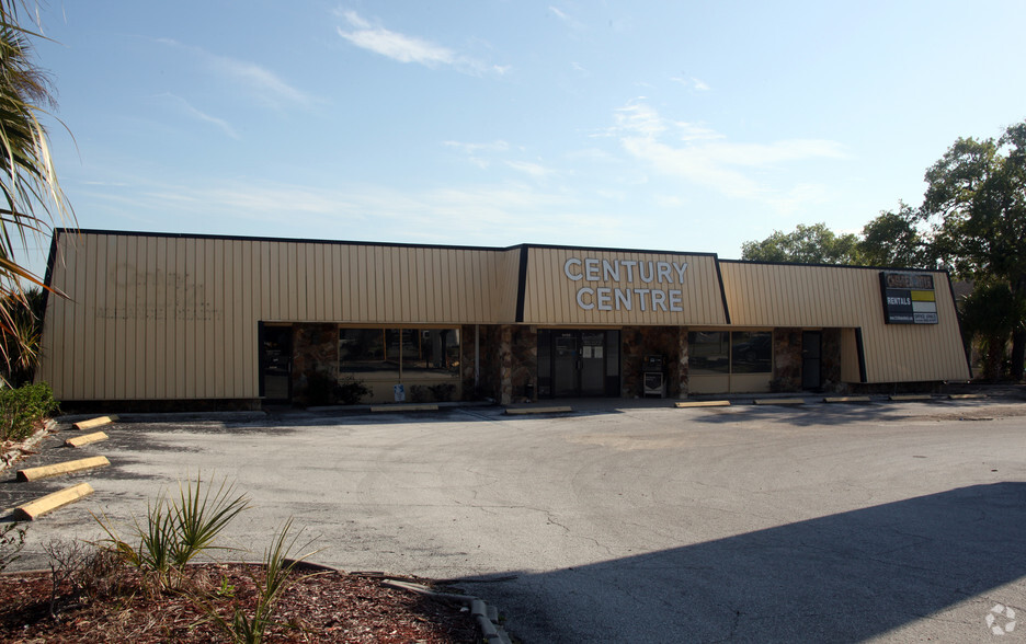 5455 Spring Hill Dr, Spring Hill, FL for lease - Building Photo - Image 2 of 18