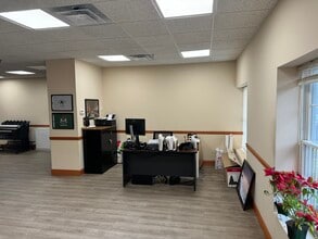 215 Hallock Rd, Stony Brook, NY for lease Interior Photo- Image 2 of 5