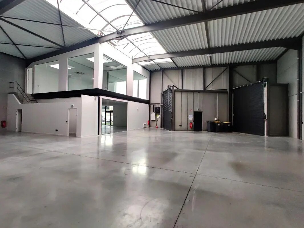 Flex in Seclin for lease Interior Photo- Image 1 of 14