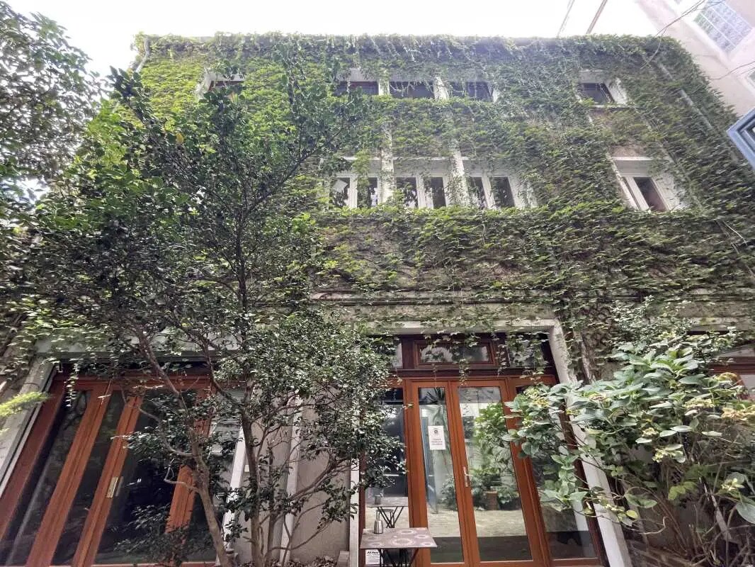 Office in Paris for lease Building Photo- Image 1 of 9