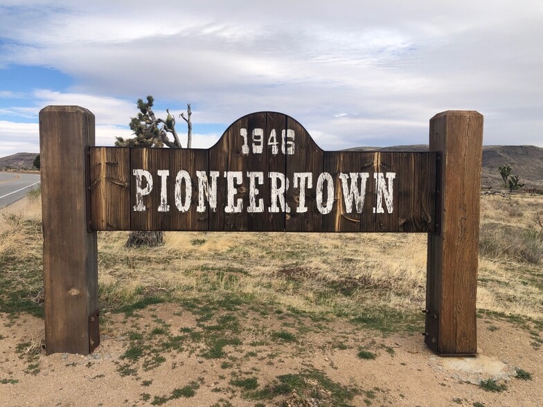 Roy Rogers Rd, Pioneertown, CA for sale - Primary Photo - Image 1 of 4