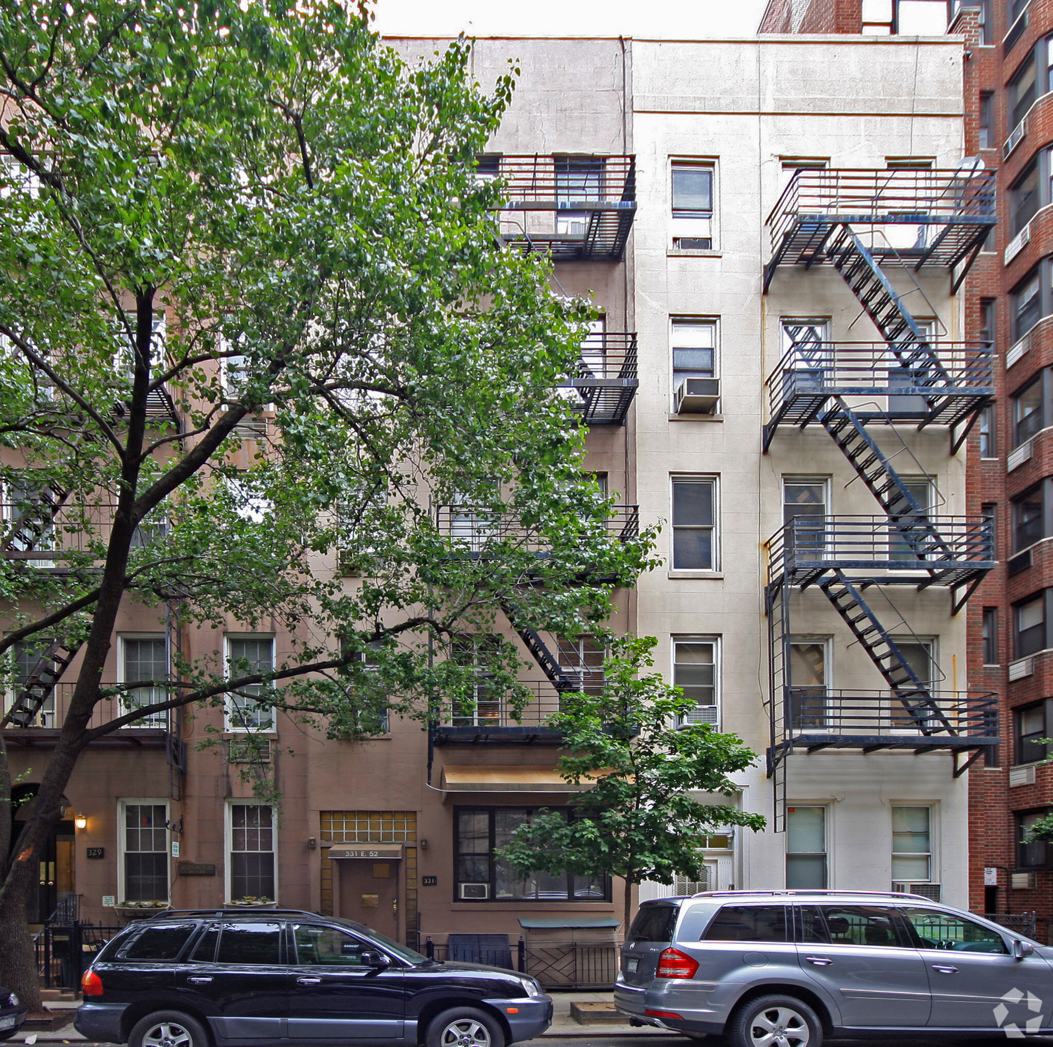 331 E 52nd St, New York, NY for sale Primary Photo- Image 1 of 12