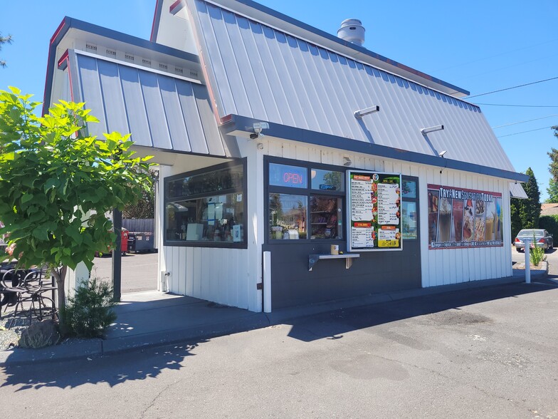 1605 W Main St, Medford, OR for sale - Building Photo - Image 3 of 12