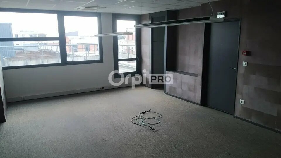 Office in Reims for lease Interior Photo- Image 1 of 12