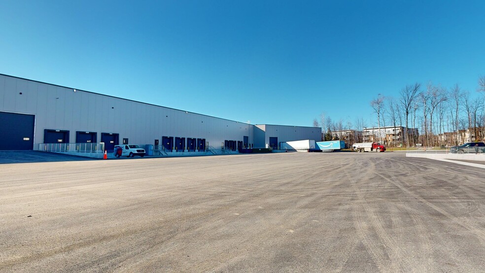 100 Boul Jean-Baptiste-Rolland O, Saint-jerome, QC for lease - Building Photo - Image 3 of 30