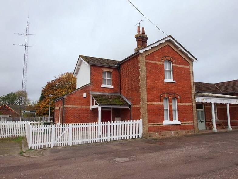 Mercers Rd, Warnham for sale - Building Photo - Image 2 of 7