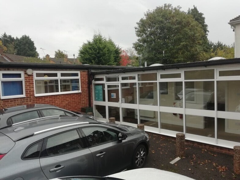 Charters Rd, Ascot for lease - Building Photo - Image 1 of 5