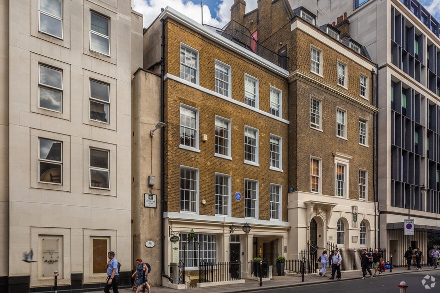 42-43 Trinity Sq, London for sale - Building Photo - Image 1 of 1