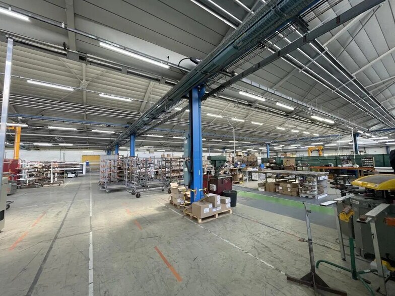 Flex in Évreux for lease - Building Photo - Image 1 of 13