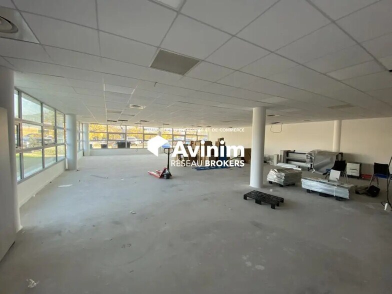 Office in Montbonnot-Saint-Martin for lease - Interior Photo - Image 3 of 6