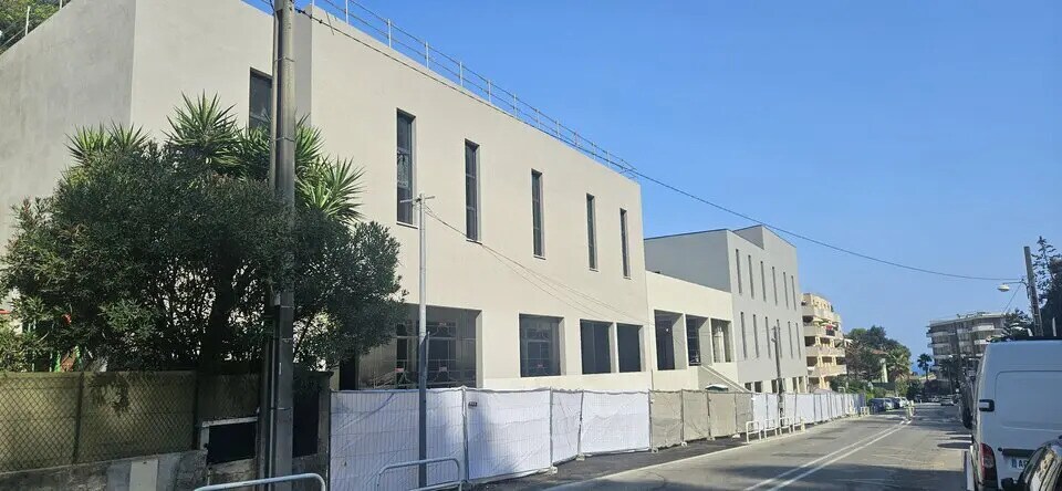Flex in Nice for lease - Building Photo - Image 1 of 7