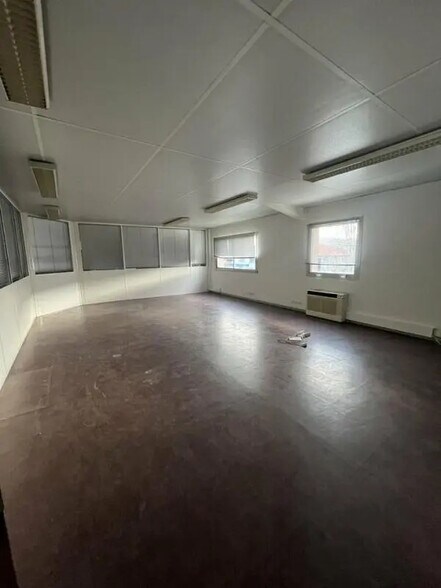 Flex in Toulouse for lease - Interior Photo - Image 2 of 5