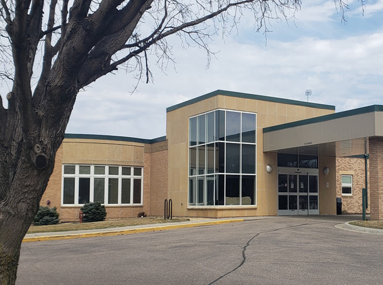 625 N Jackson Ave, Springfield, MN for lease - Primary Photo - Image 3 of 22