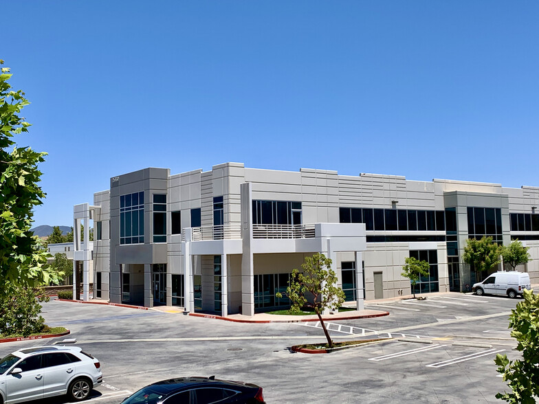 26320 Diamond Pl, Santa Clarita, CA for lease - Building Photo - Image 1 of 2