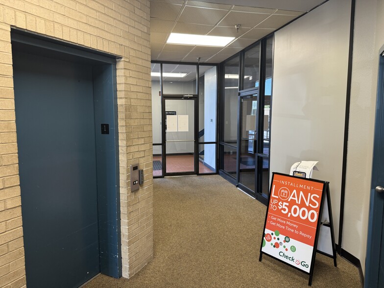 6112 McCart Ave, Fort Worth, TX for lease - Building Photo - Image 3 of 12