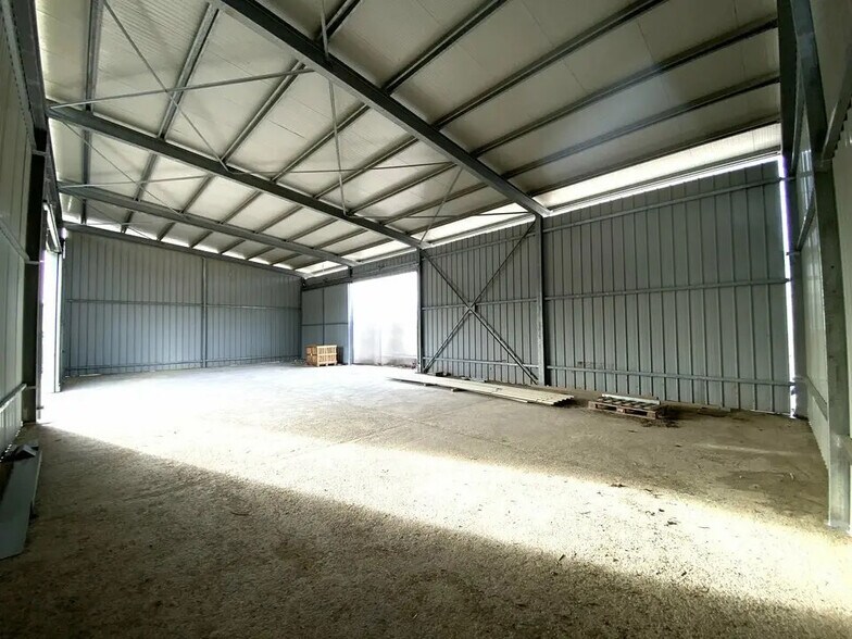 Industrial in La Roquette-sur-Siagne for lease - Interior Photo - Image 2 of 4