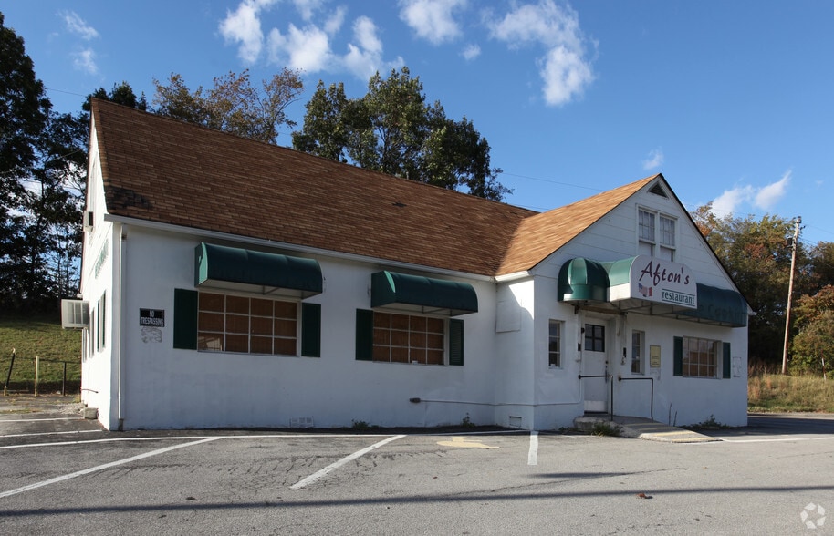 Motel & Convenience Store with Gas portfolio of 2 properties for sale on LoopNet.com - Primary Photo - Image 2 of 6