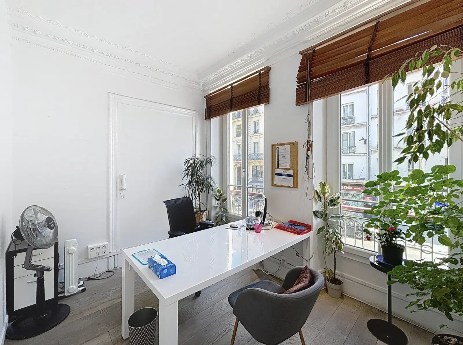 Office in Paris for sale Building Photo- Image 1 of 10