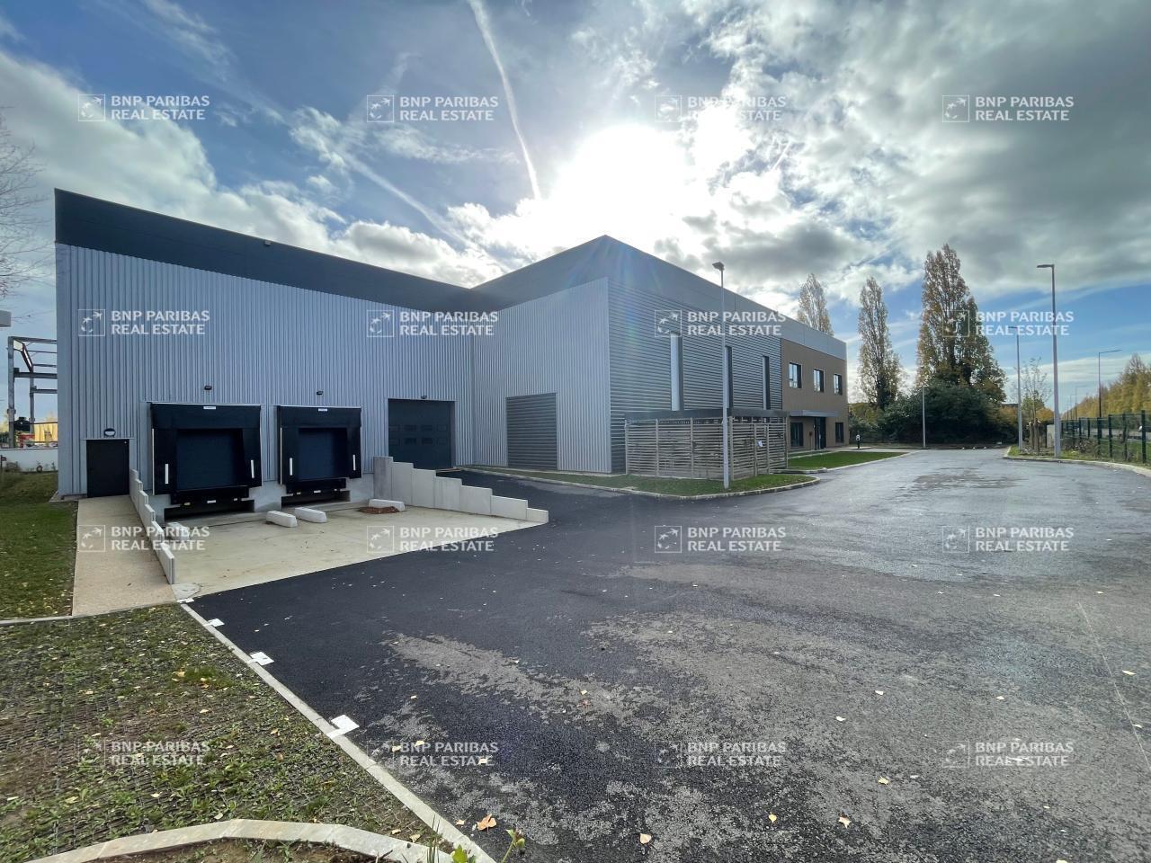 Flex in Trappes for lease Building Photo- Image 1 of 32