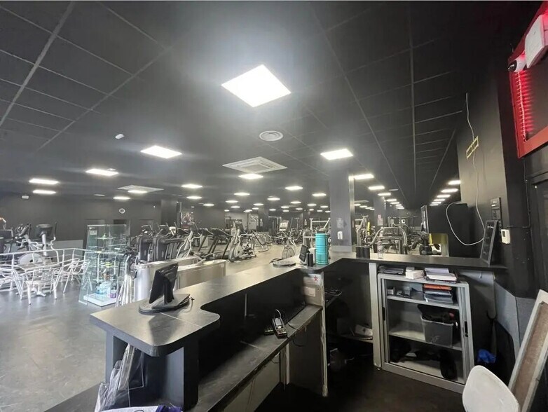 Retail in Le Havre for lease - Interior Photo - Image 2 of 4